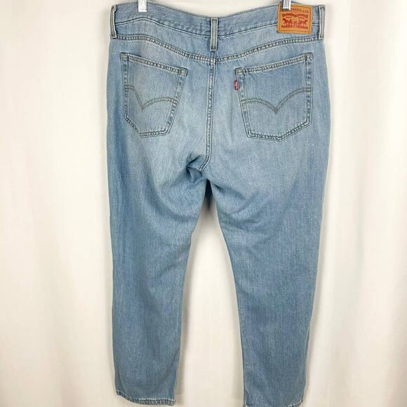 Levi's Boyfriend Jeans Size 32 Light Blue Wash Soft Denim Minimalist‎ Basics - Picture 4 of 8